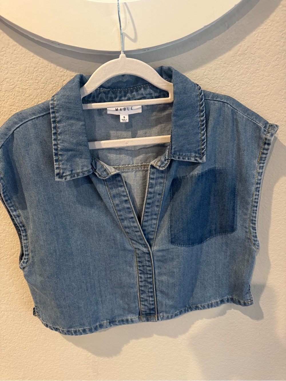 MARBLE Blue Denim Cropped Sleeveless Button-Front Top
